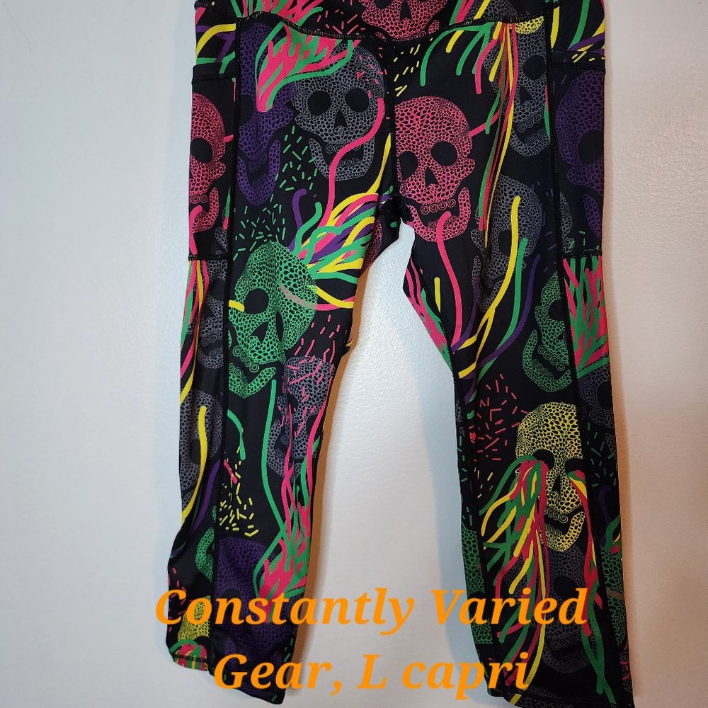 Constantly Varied Gear skulls capri size L